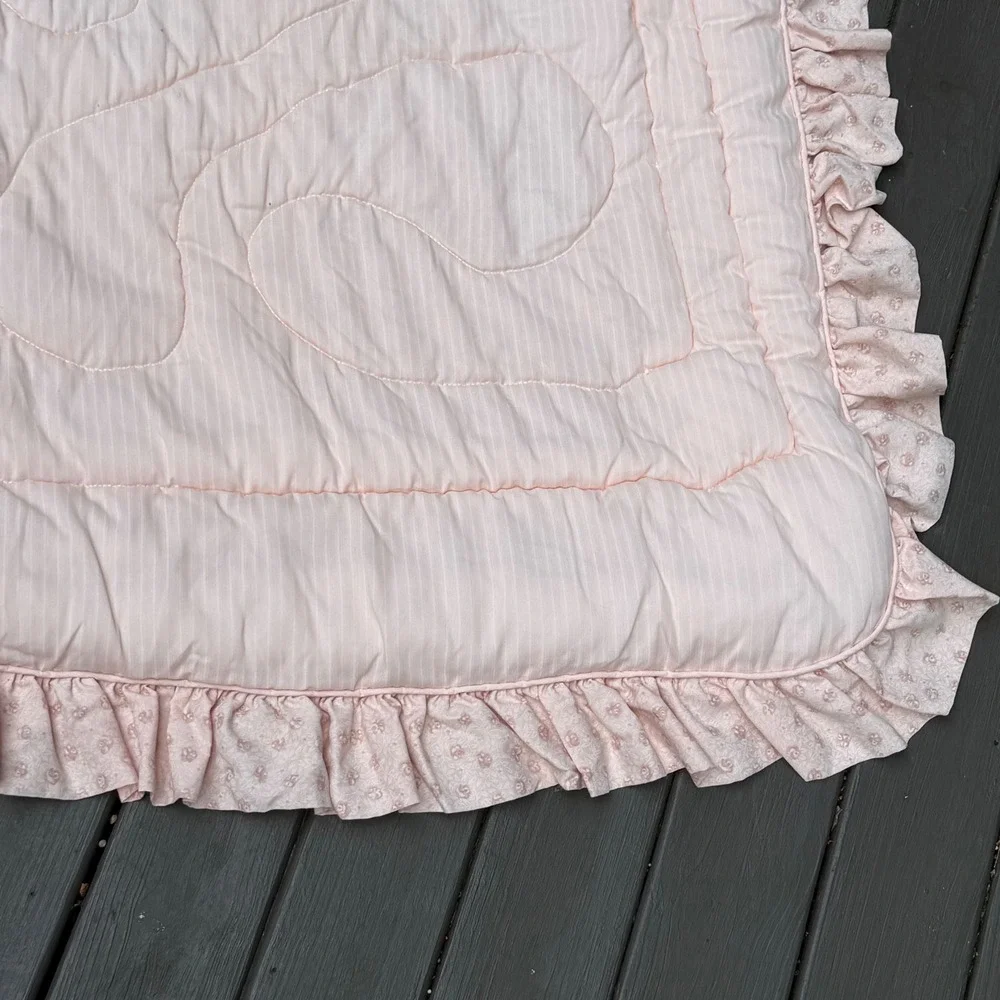 2.7 Vtg Peach Floral Ruffle Quilted Comforter 85x72 Cottage Shabby Chic Bedding